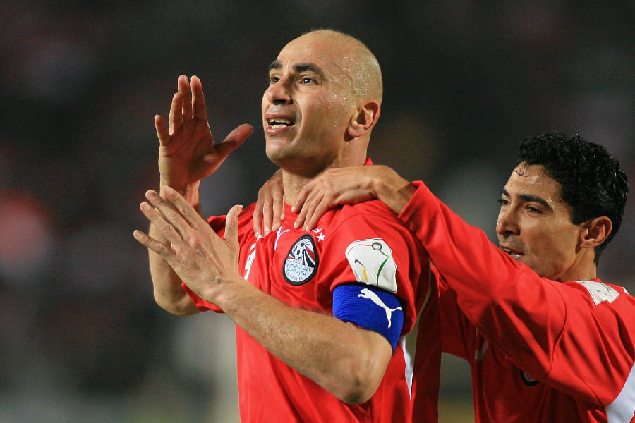 Hossam Hassan (left)